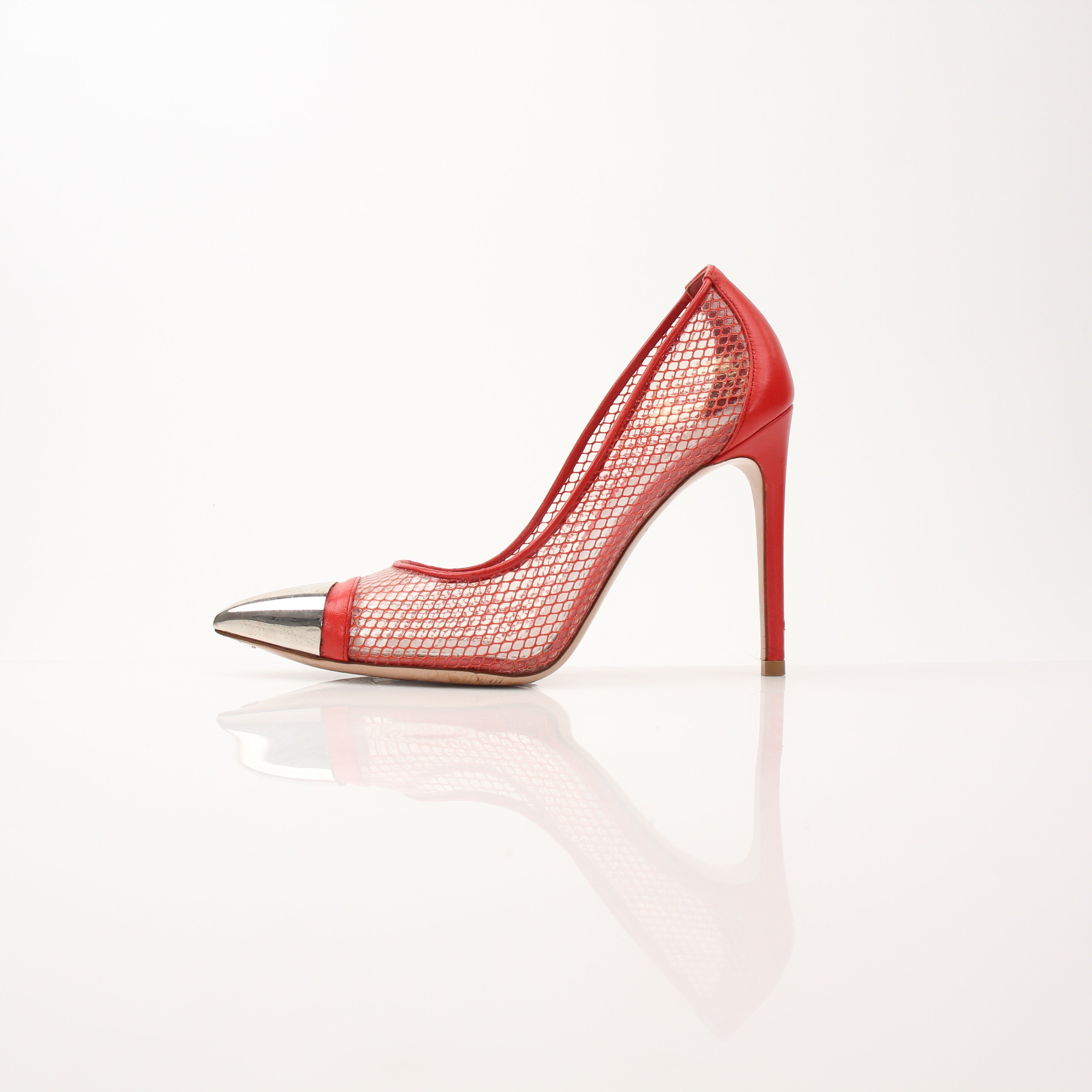 Louis Vuitton Women’s Urban Twist Pumps, stylish heels with elegant design, featuring gold accents and a sleek silhouette.