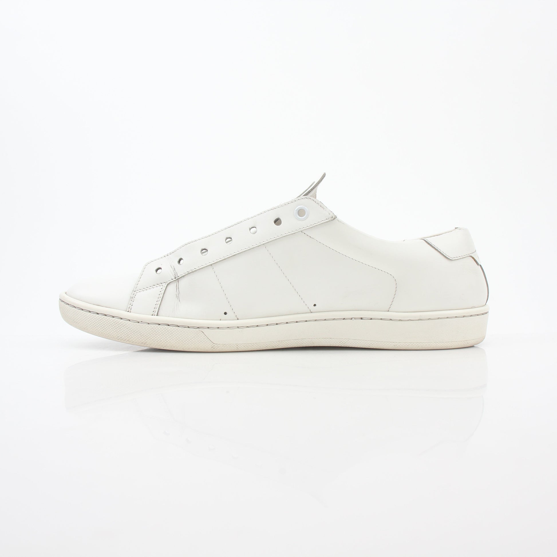 White Saint Laurent SL/06 Court Classic sneakers, stylish leather shoes with gold accents from Gold & Beyond.
