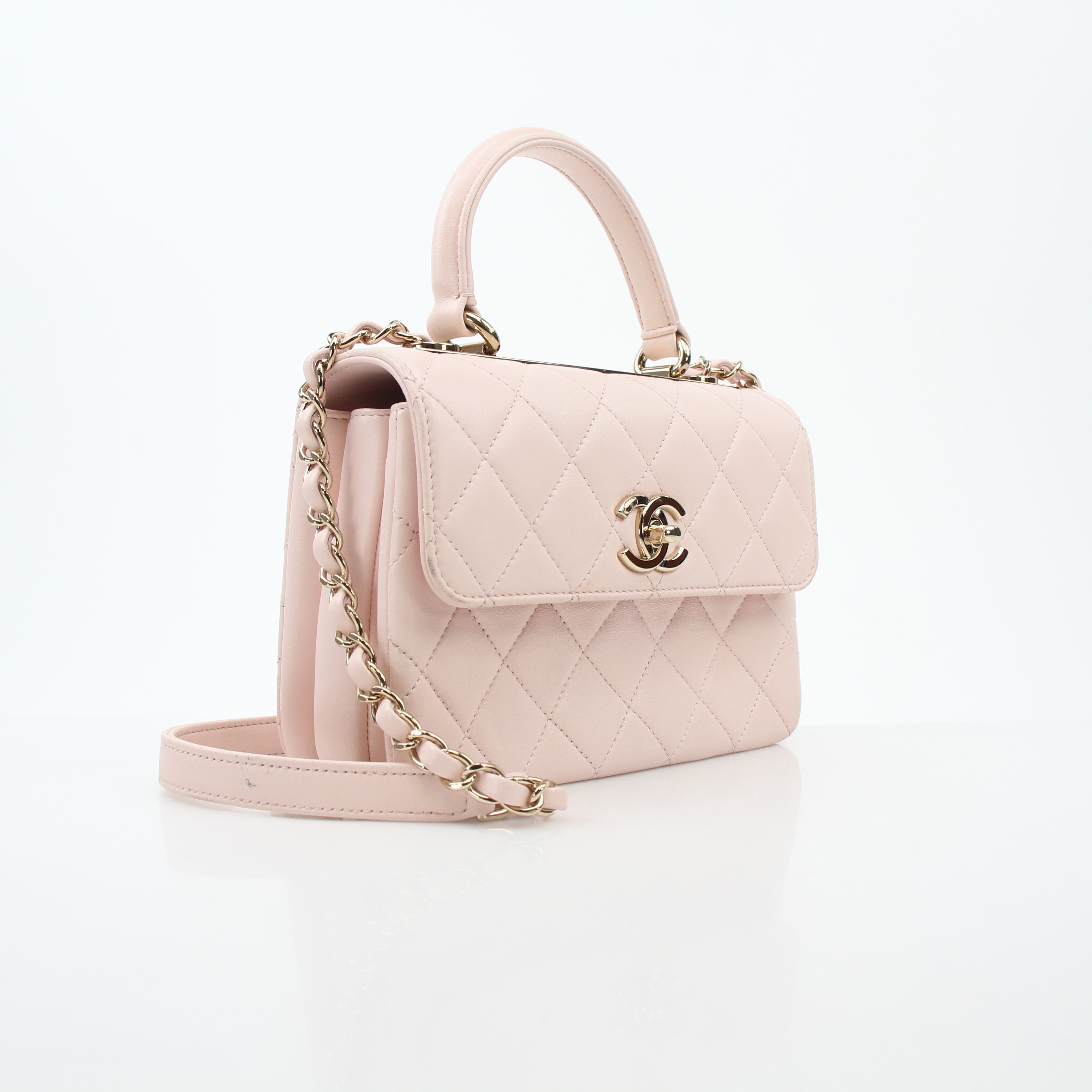 Gold & Beyond pink Chanel small CC flap handbag with top handle, trendy handbag with gold accents and quilted design.
