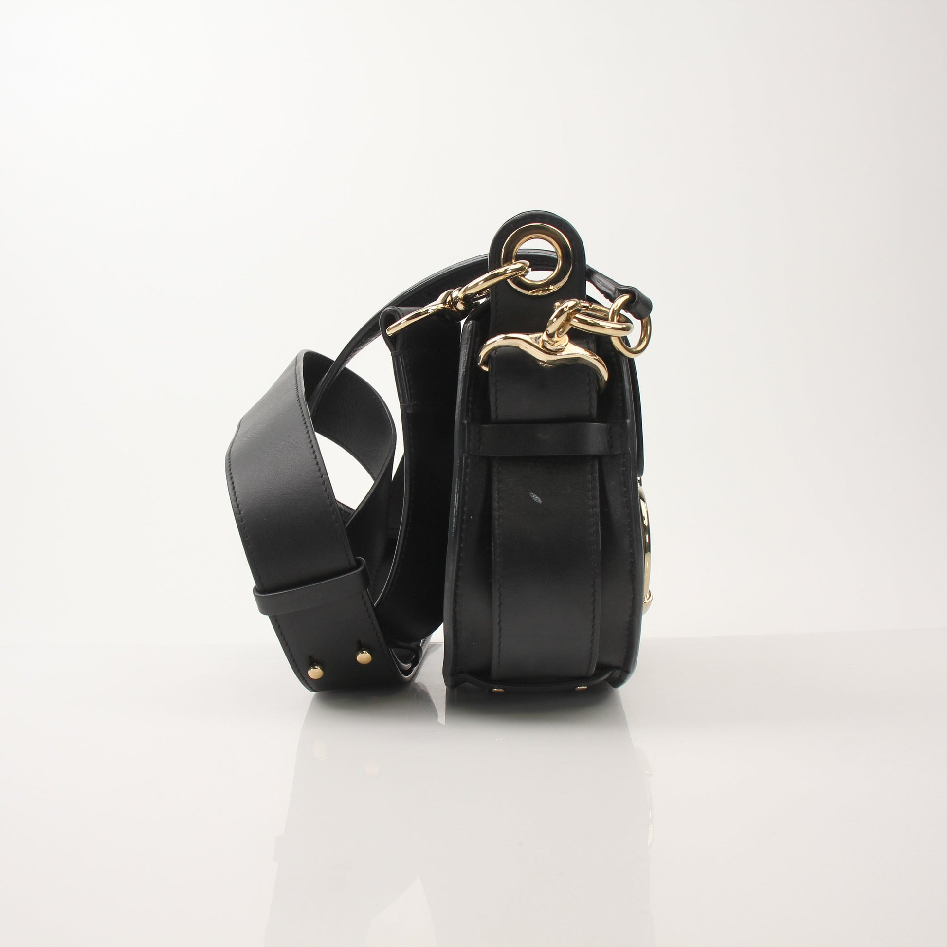 Gold & Beyond Chloé Tess Saddle Bag handbag with leather strap and signature saddle design, detailed close-up shot.