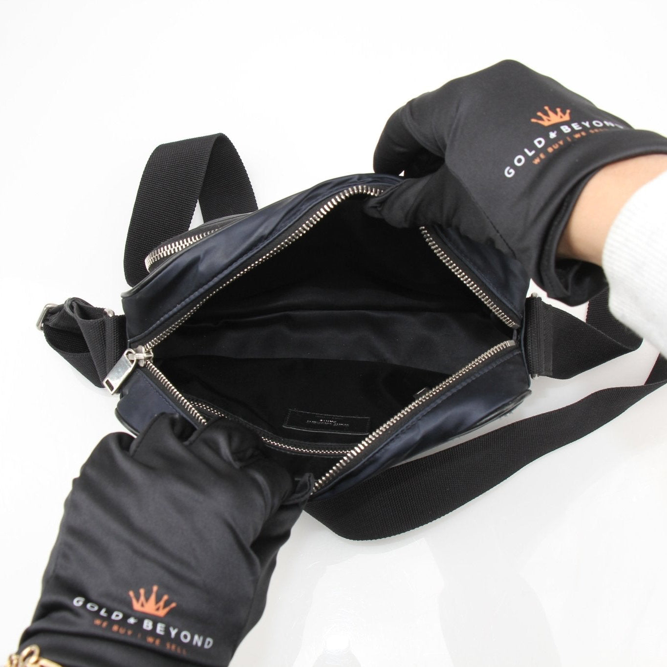 Gold & Beyond YSL black leather shoulder bag, stylish travel bag with sleek design and adjustable strap, perfect for everyday use.