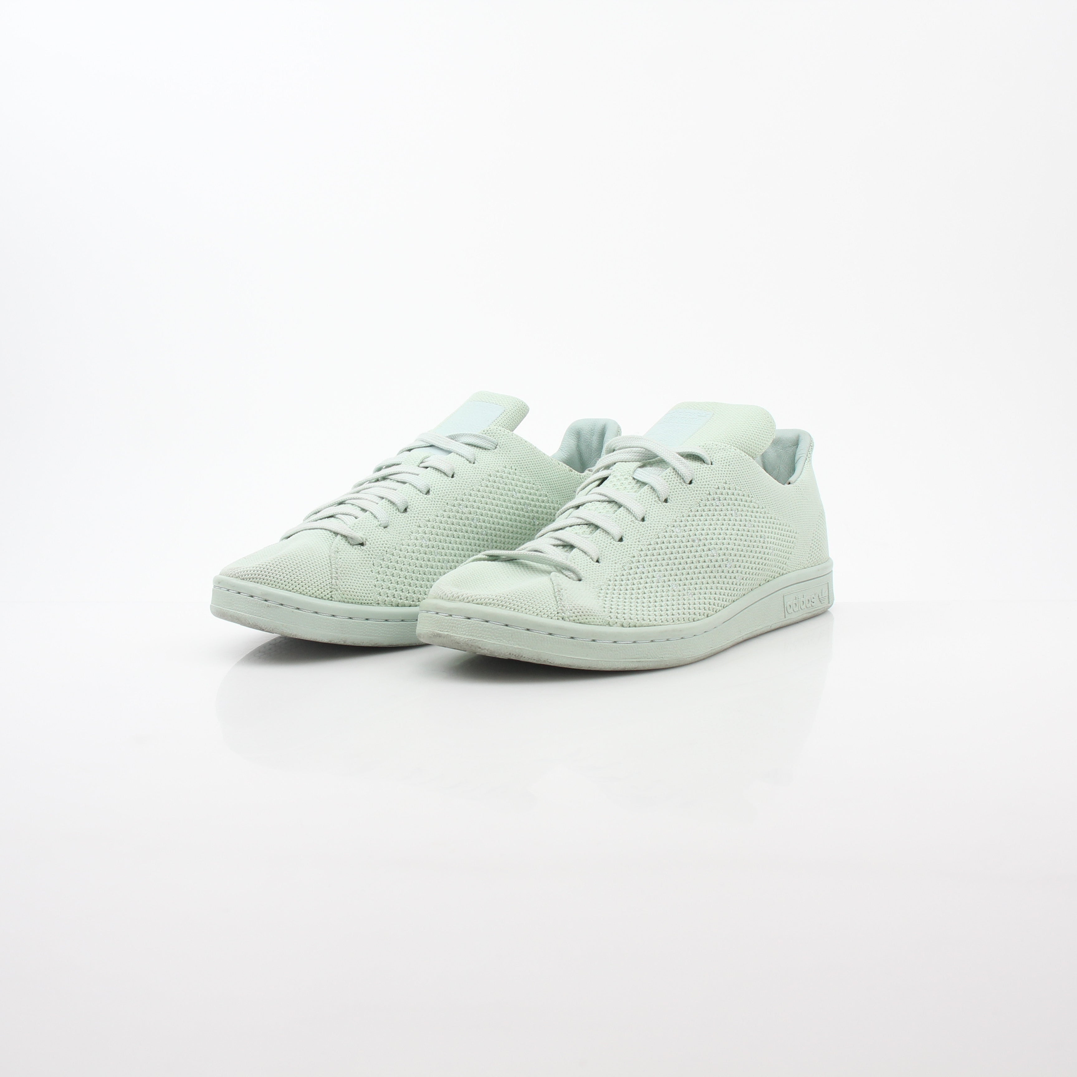 Gold & Beyond Adidas Stan Smith Primeknit Vapour Green sneakers, shoes with sleek green knit upper and classic white sole.