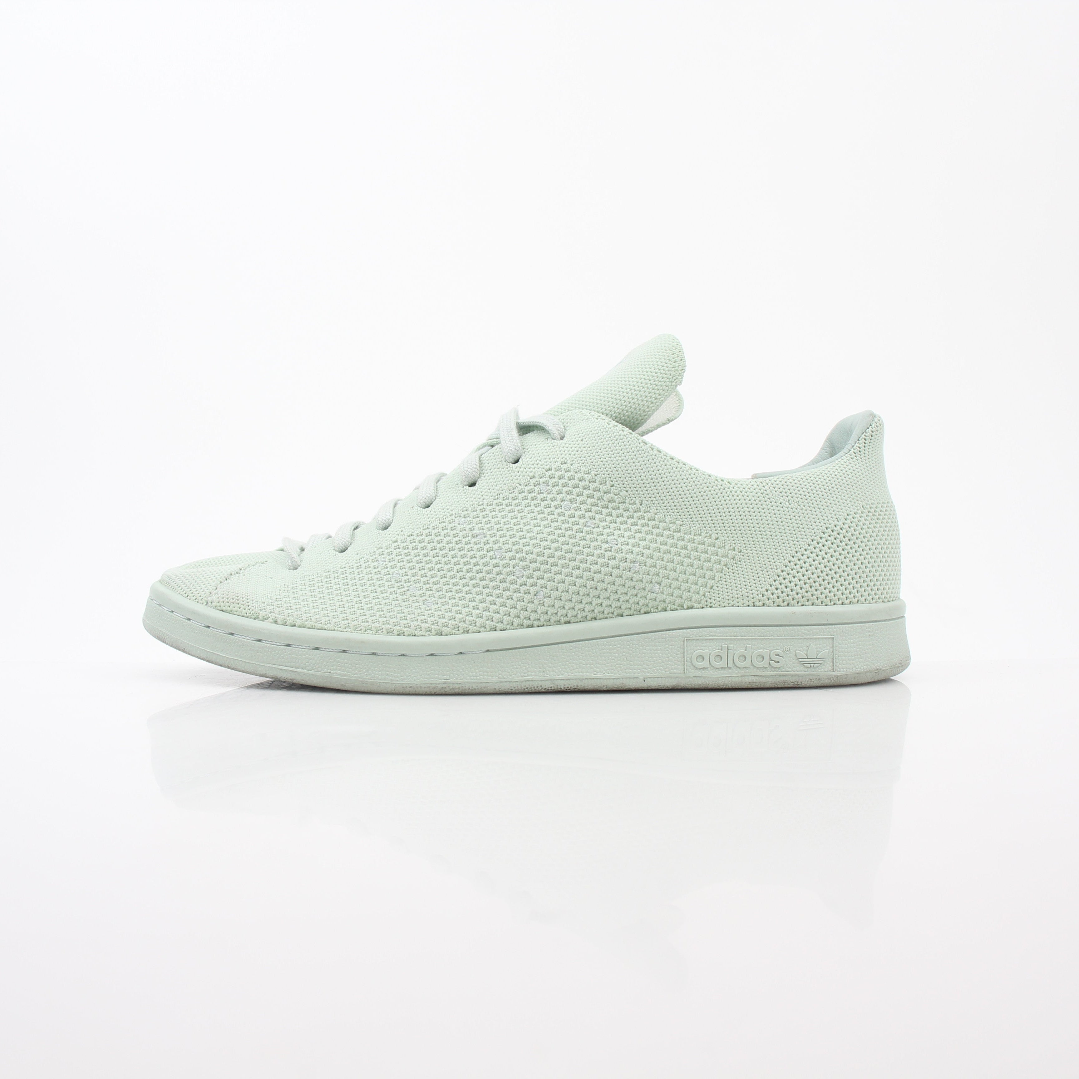Gold & Beyond Adidas Stan Smith Primeknit Vapour Green sneakers, stylish shoes with green knit uppers and classic white soles.