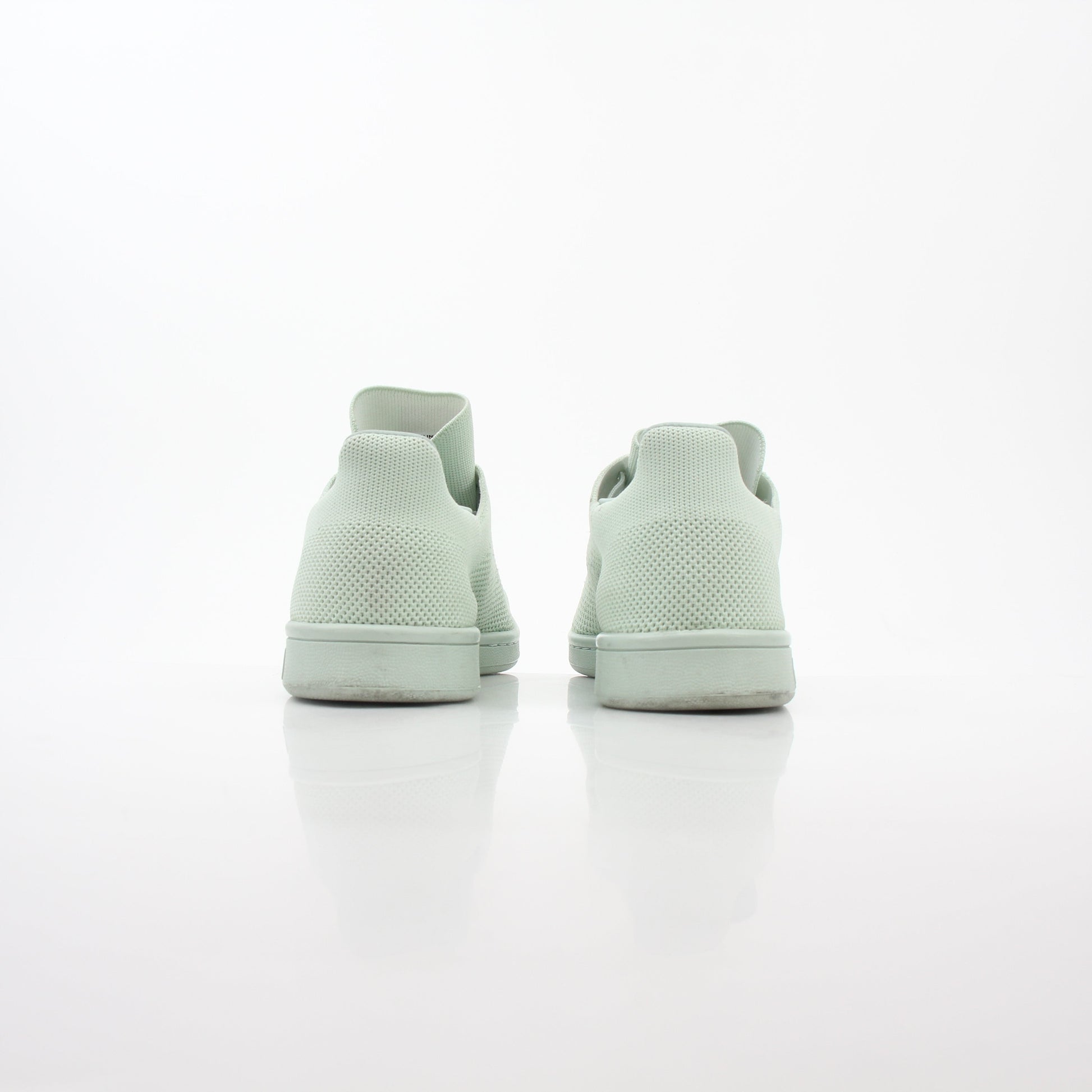 Gold & Beyond Adidas Stan Smith Primeknit Vapour Green sneakers, lightweight shoes with green knit upper and classic white sole.