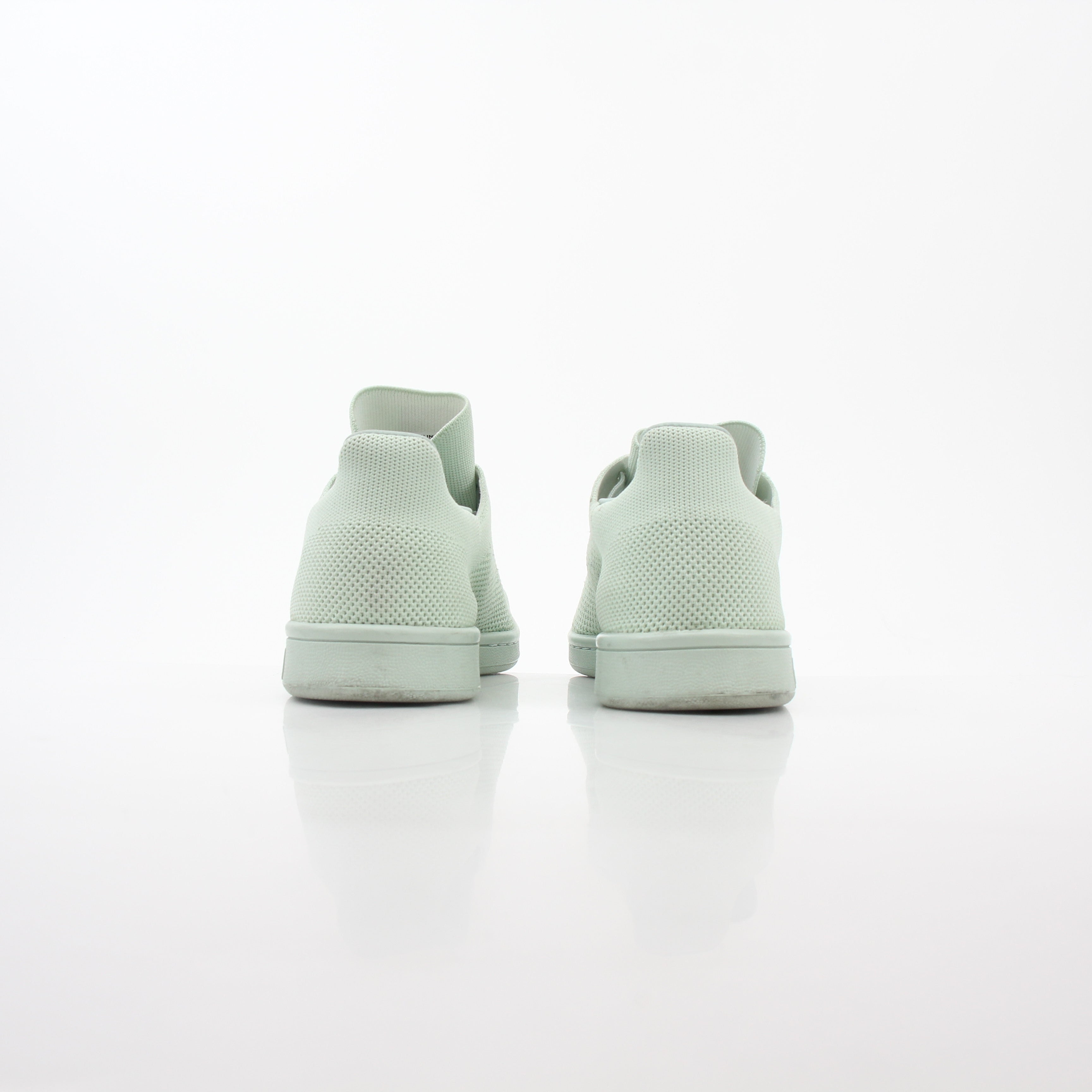 Gold & Beyond Adidas Stan Smith Primeknit Vapour Green sneakers, lightweight shoes with green knit upper and classic white sole.