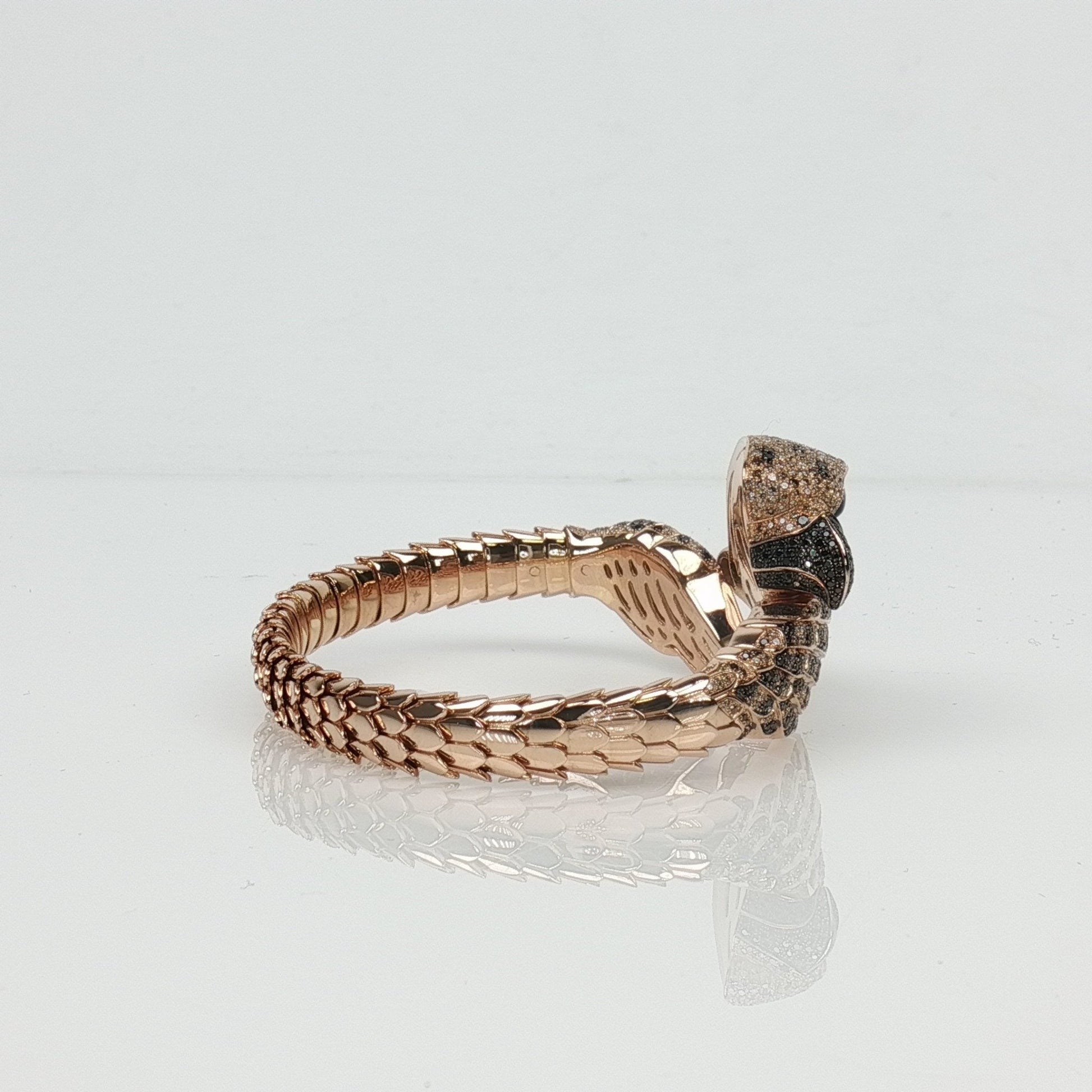 Roberto Coin Falcon diamond bracelet featuring elegant gold jewelry with sparkling diamonds on a delicate chain.