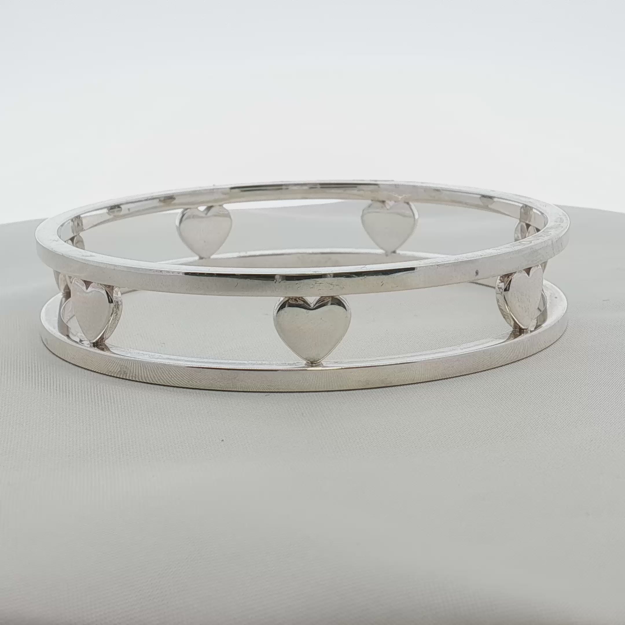 Load video: Tiffany &amp; Co. Sterling Silver Heart Bracelet