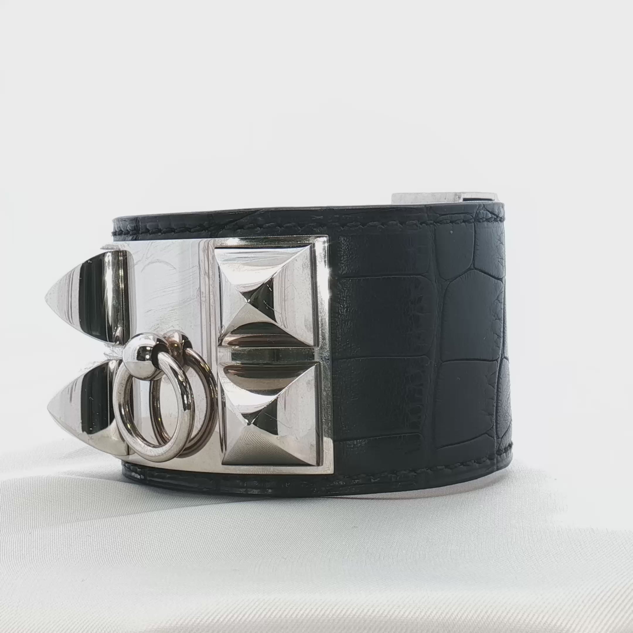 Load video: Hermès Collier de Chien Black Crocodile Bracelet