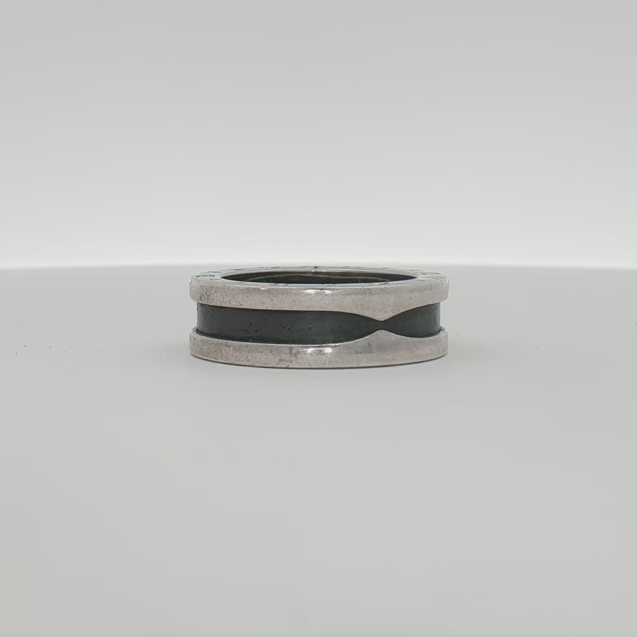 Load video: Bulgari Save the Children Ring