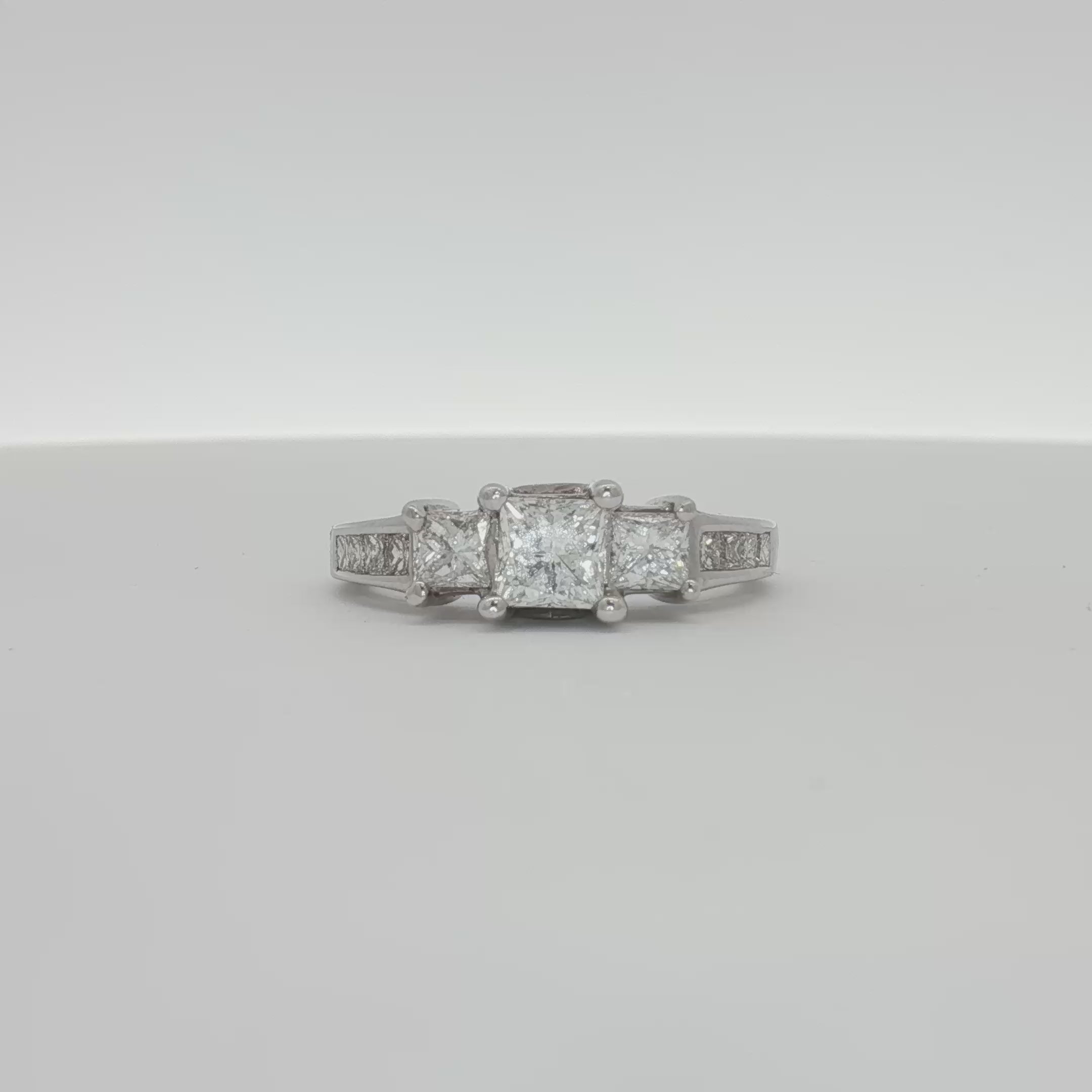 Load video: 14K White Gold Diamond Cluster Ring
